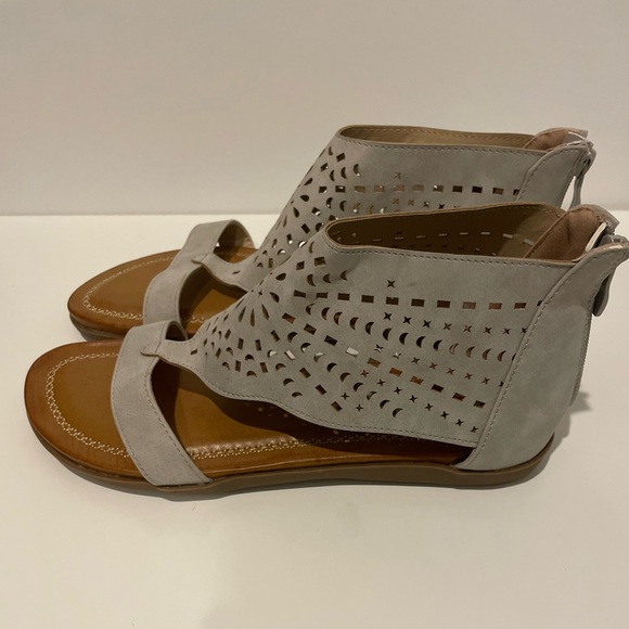 2 Lips Too Sandals Grey Women’s Size 7.5m - Picture 4 of 14